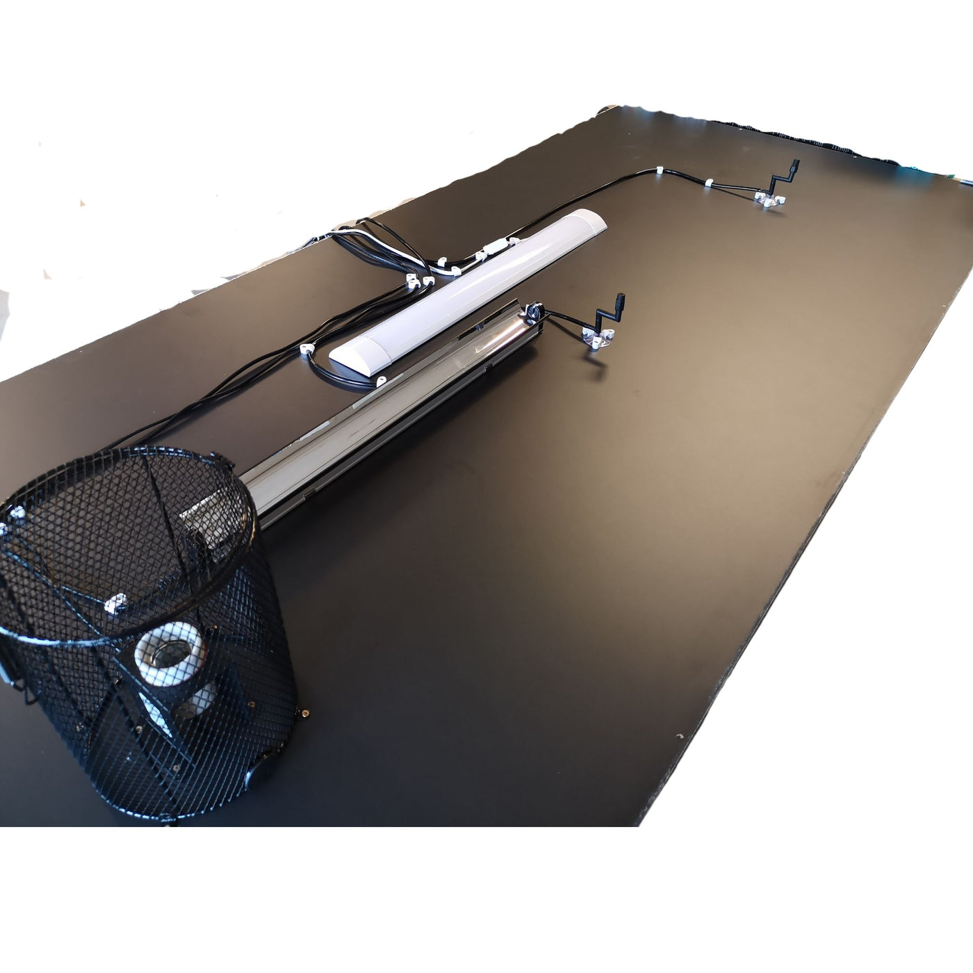 Asennus - Täydellinen valopaketti - Arcadia -sokkeli Shelter + Arcadia Pro T5 24 W -Led 60 cm